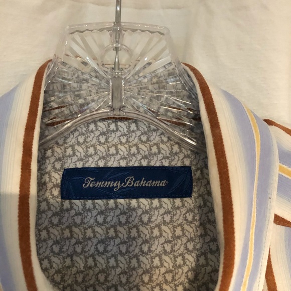All silk, heavy weight Tommy Bahama button down - Picture 2 of 7